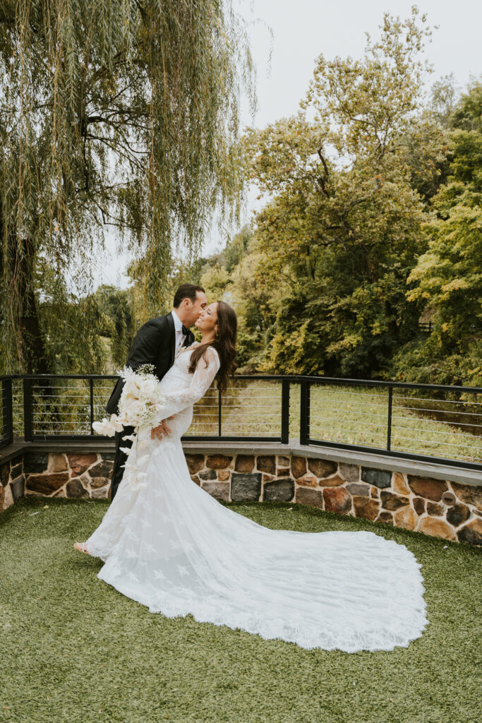 Modern wedding photos at Riverhouse at Odette's in PA